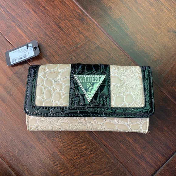 Guess Wallet - Picture 3 of 3